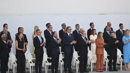 Prve slike Vučića sa vojne parade u Parizu: Predsjednik Srbije u prvom redu na proslavi nacionalnog praznika Francuske!
