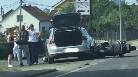 Saobraćajka kod Aleksandrovca: Sudarili se automobil i motor