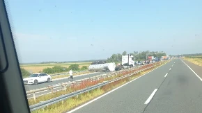Prevrnula se cisterna na auto-putu A3: Prekinut saobraćaj, stvaraju se kilometarske kolone