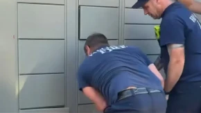 Dječak se zaključao u paketomat, vatrogasci ga spašavali sjekirama (VIDEO)