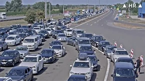 Pojačan saobraćaj ka Jadranu: Kilometarske kolone na graničnim prelazima