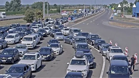 Pojačan saobraćaj ka Jadranu: Kilometarske kolone na graničnim prelazima