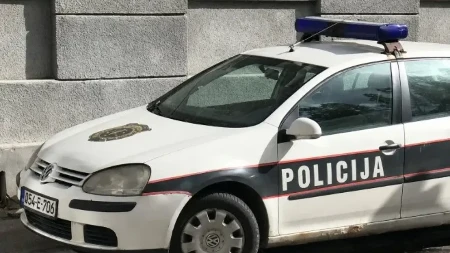 Saobraćajna nezgoda kod Mostara: Automobil se prevrnuo na krov