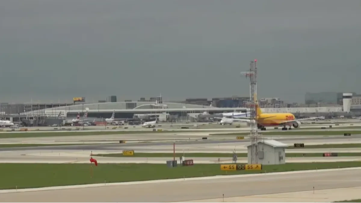 EES izazvao haos na aerodromima: Putnici čekaju i do dva sata, stižu upozorenja iz „Rajanera“