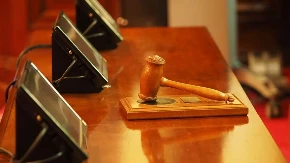 Tinejdžerki iz BiH sudili za klevetu jer je druga optužila za silovanje i trudnoću