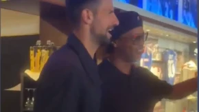 Srdačan susret sportskih velikana: Novak Đoković i Ronaldinjo oduševili navijače u Njujorku