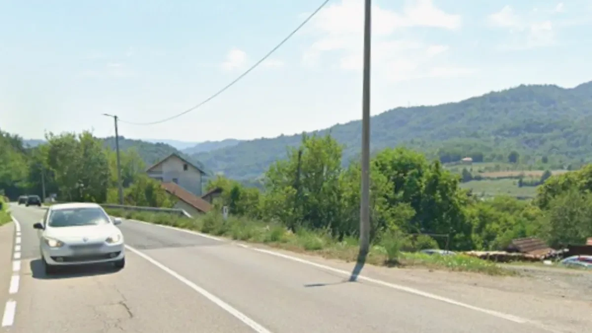 Stanje na putevima: Oprez zbog mokrih kolovoza i odrona