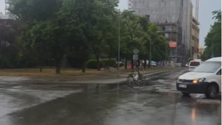 Nesvakidašnja scena: Bicikl ostavljen u sred raskrsnice u Banjaluci (FOTO/VIDEO)