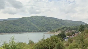 Na obali jezera Gazivode počelo rušenje vikendica u vlasništvu Srba