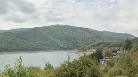 Na obali jezera Gazivode počelo rušenje vikendica u vlasništvu Srba