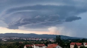 Nevrijeme protutnjalo kroz BiH: Grad opustošio Grude i Donji Vakuf (FOTO)
