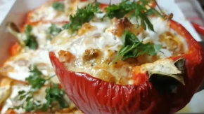 Gastro preporuka: Sočne punjene paprike iz rerne sa sirom i slaninom