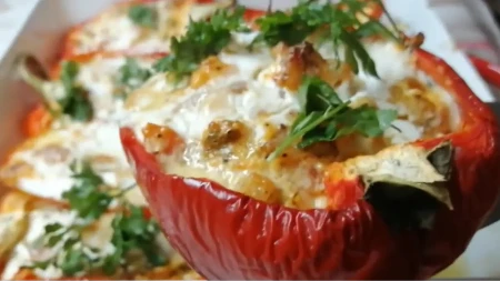 Gastro preporuka: Sočne punjene paprike iz rerne sa sirom i slaninom