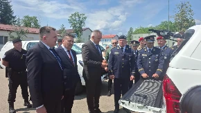 Premijer Minić isprobao nova vozila MUP-a