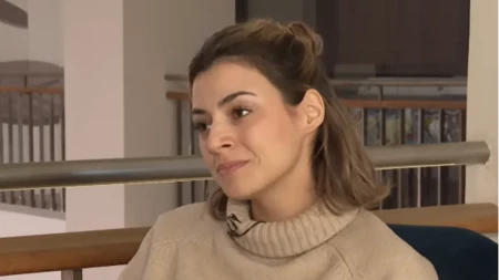 Zvijezda "Radio Mileve" staje na ludi kamen! Mlada glumica Kris Gavrić pokazala vjerenički prsten