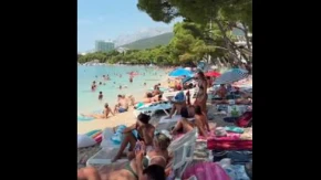 Snimak pretrpane plaže u Makarskoj zapalio mreže: "Ovo je 100 posto umor, a ne odmor!"