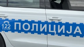 Saobraćajna nesreća na putu Prijedor - Sanski Most: Automobil završio na krovu