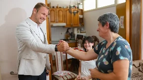 Veliki gest humanosti: Draško Stanivuković najavio rješavanje stambenog pitanja za trinaestogodišnju Ivanu i njenu majku