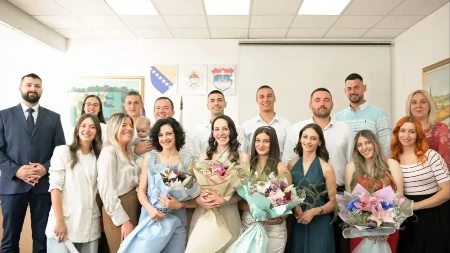 Ljubavni rekord na Palama: Četiri para u isto vrijeme stala na „ludi kamen“ (FOTO)