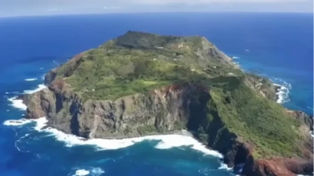 Na ostrvu usred okeana živi 50 ljudi: Skoro svi imaju isto prezime (VIDEO)