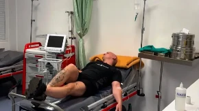 Pozlilo mu nakon nastupa: Desingerica hitno hospitalizovan u Budvi (FOTO)