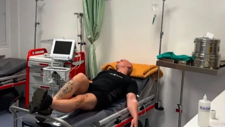 Pozlilo mu nakon nastupa: Desingerica hitno hospitalizovan u Budvi (FOTO)