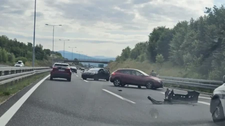 Teška saobraćajna nesreća na autoputu A1: Sudarili se autobus i dva automobila