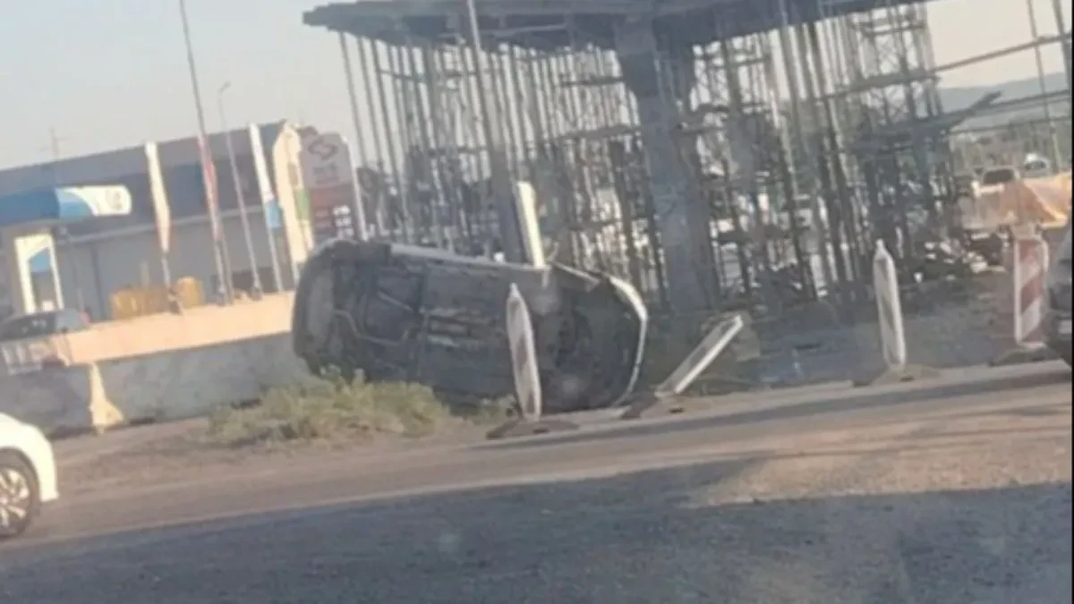 Saobraćajka u Trnu: Automobil se prevrnuo, hitna pomoć na terenu