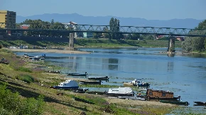 Rijeka koja jedva teče: Rekordno nizak vodostaj promijenio lice i narav Save u Gradišci (FOTO)