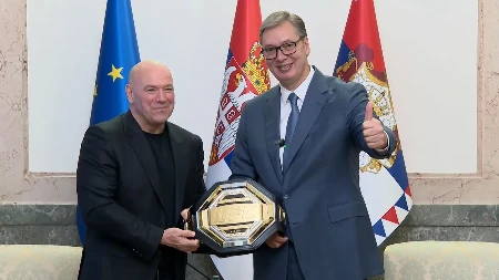 Vučić ugostio prvog čovjeka UFC-a: Dejni Vajtu poklonio gusle i srpsku zastavu, a na dar dobio šampionski pojas