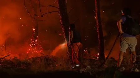 Požar na Kritu odnio dva života: Vatrogasci stradali nakon što su ostali zarobljeni u vozilu