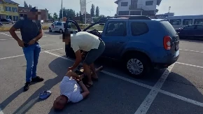 Hapšenje u Prijedoru: Ometačem signala otključavao automobile i krao iz njih (FOTO)
