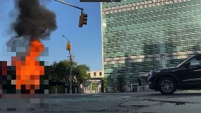 Uznemirujući video: Muškarac se zapalio ispred sjedišta UN-a u znak protesta za Tibet