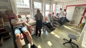 Bravo, momci! Banjalučki policajci i kadeti zasukali rukave i prikupili dragocjene doze krvi