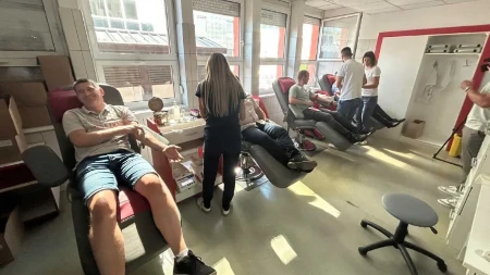 Bravo, momci! Banjalučki policajci i kadeti zasukali rukave i prikupili dragocjene doze krvi
