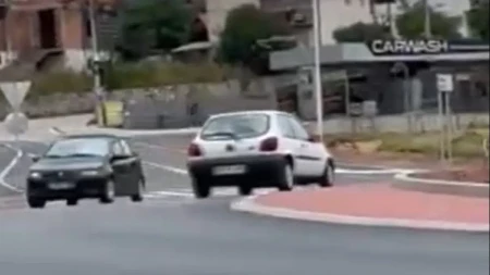 Prvi kružni tok na Palama zbunio vozača: Ušao u suprotnom smjeru pa zaustavio saobraćaj (VIDEO)