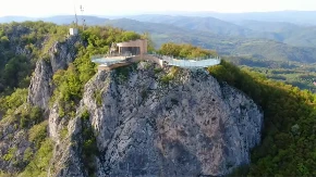 Danas otvaranje staklenog vidikovca na Kablaru: Sa 879 metara visine vide se čak tri opštine!