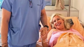 Prva slika Dee Đurđević nakon poroda: Drži ga za ruku i ne skida osmijeh s lica