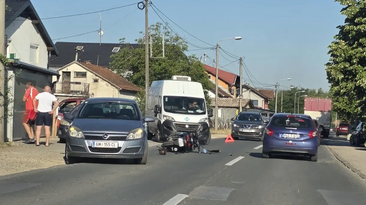 Saobraćajna nezgoda u Vrbanji: Sudar kombija i motocikla 