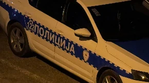 Automobil udario u drvo kod Emporiuma