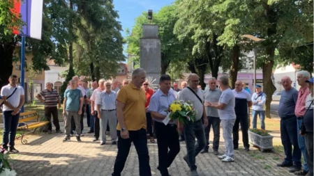 Odata počast palim borcima u Kostajnici