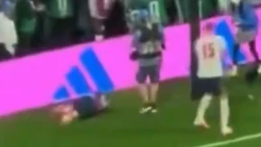Bizaran peh za Englesku na Mundijalu: Igrač povrijedio zglob tokom slavlja sa navijačima (VIDEO)