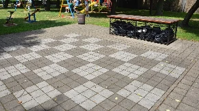 Osam godina šahovske figure u parku u Gradišci miruju: Penzioneri ne vole šah na otvorenom