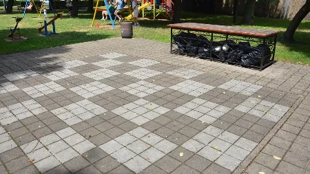 Osam godina šahovske figure u parku u Gradišci miruju: Penzioneri ne vole šah na otvorenom