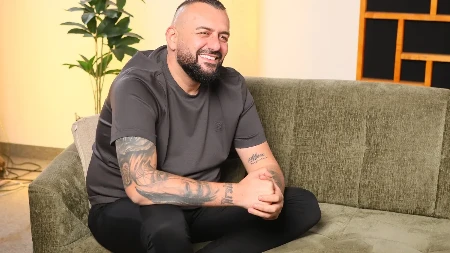 "10.000 evra dajem nagradu ko mi sazna": Emiru Brunčeviću ukraden identitet, pjevač u velikom problemu