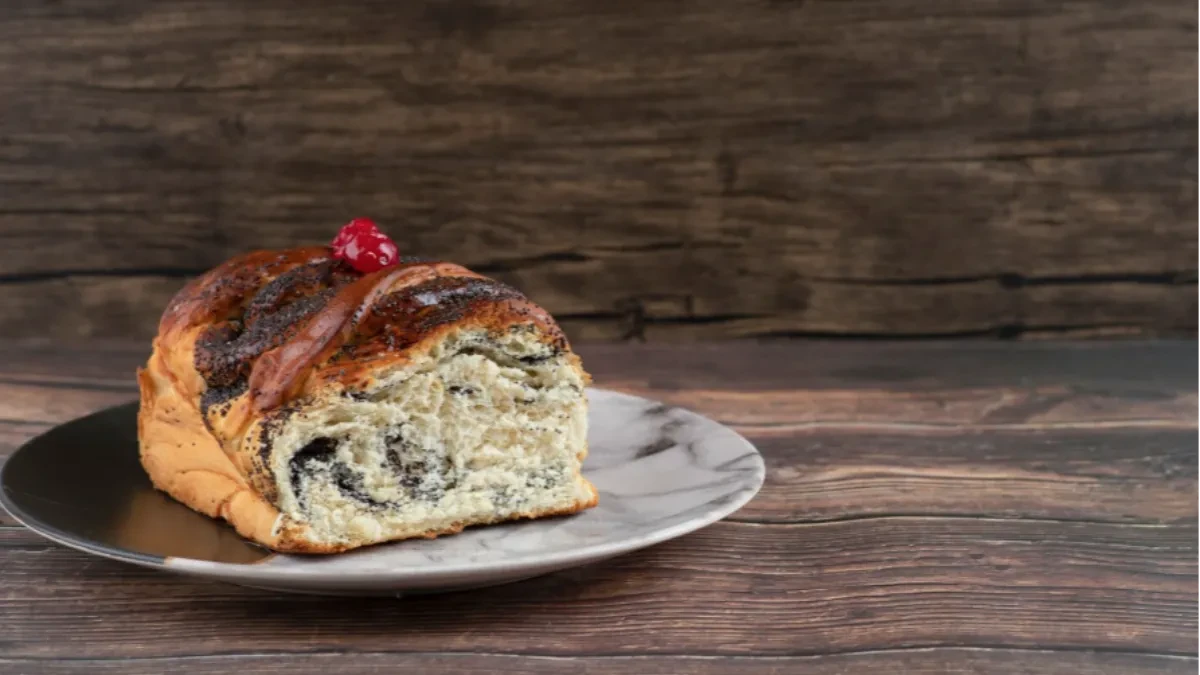 Sočni kolač sa makom i pekmezom: Jednostavan recept koji uspijeva i početnicima