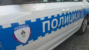 Policija u Gacku uhapsila muškarca zbog uništavanja tuđeg automobila