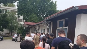 Redovi do puta, sati čekanja i neizvjesnost: Do kada će roditelji u Banjaluci moliti za mjesto u vrtiću?