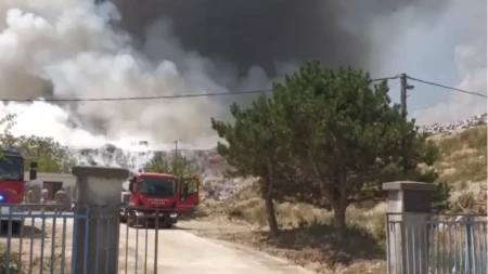 Ponovno gori na deponiji Uborak, vatrogasci na terenu