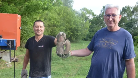 Najbolji gradiški rezači drva: Kad Vučić reže Jablanu grabovinu